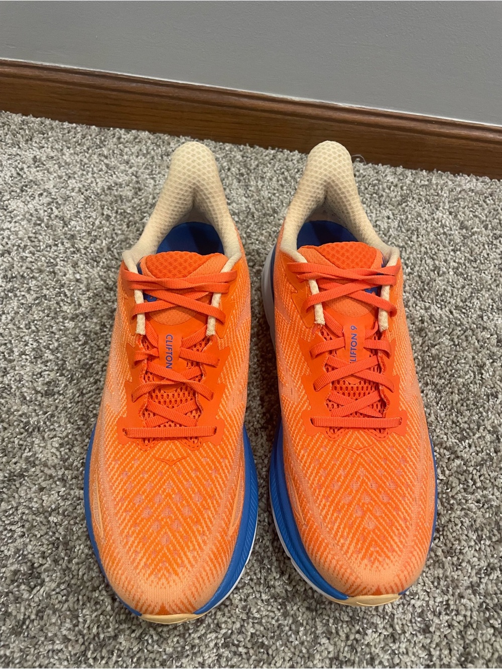 HOKA Clifton 9 men’s size 10.5 - Picture 4 of 8